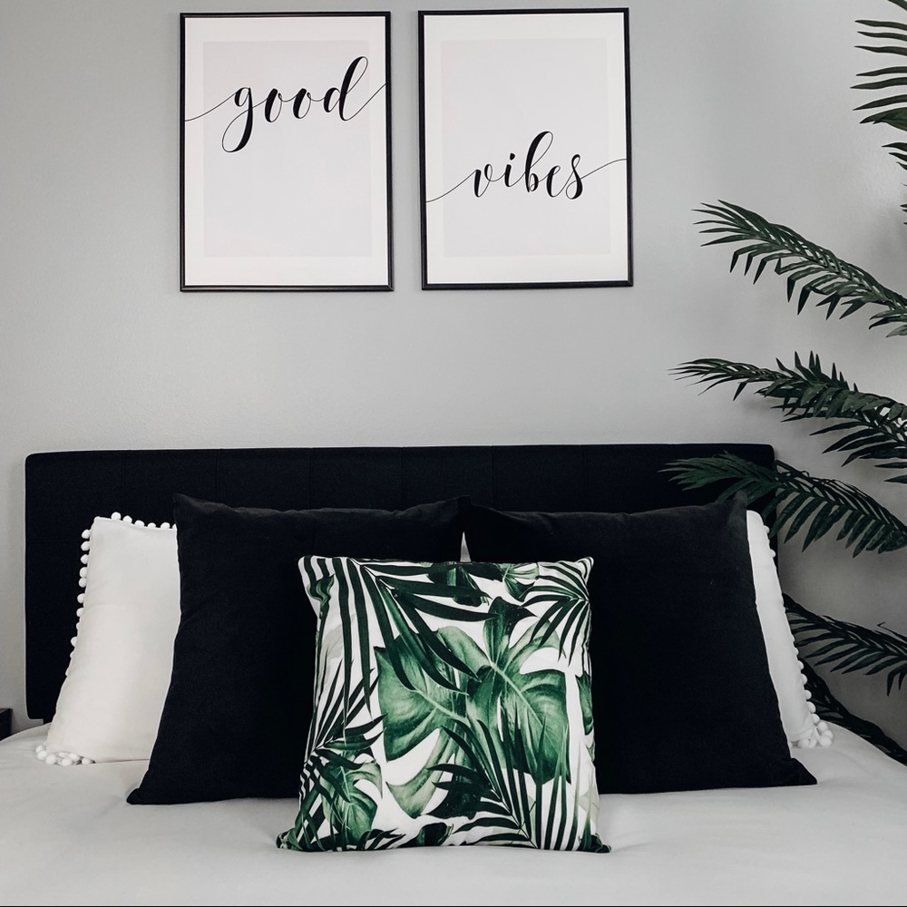 Set of 2🌴 tropical leaf print pillow cases 18” - Picture 2 of 5
